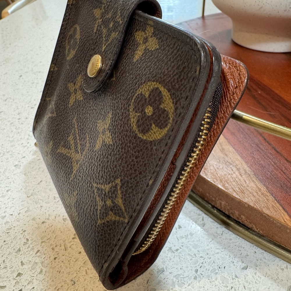 SOLD 🛑 Louis Vuitton Monogram Vintage Wallet - Picture 3 of 7